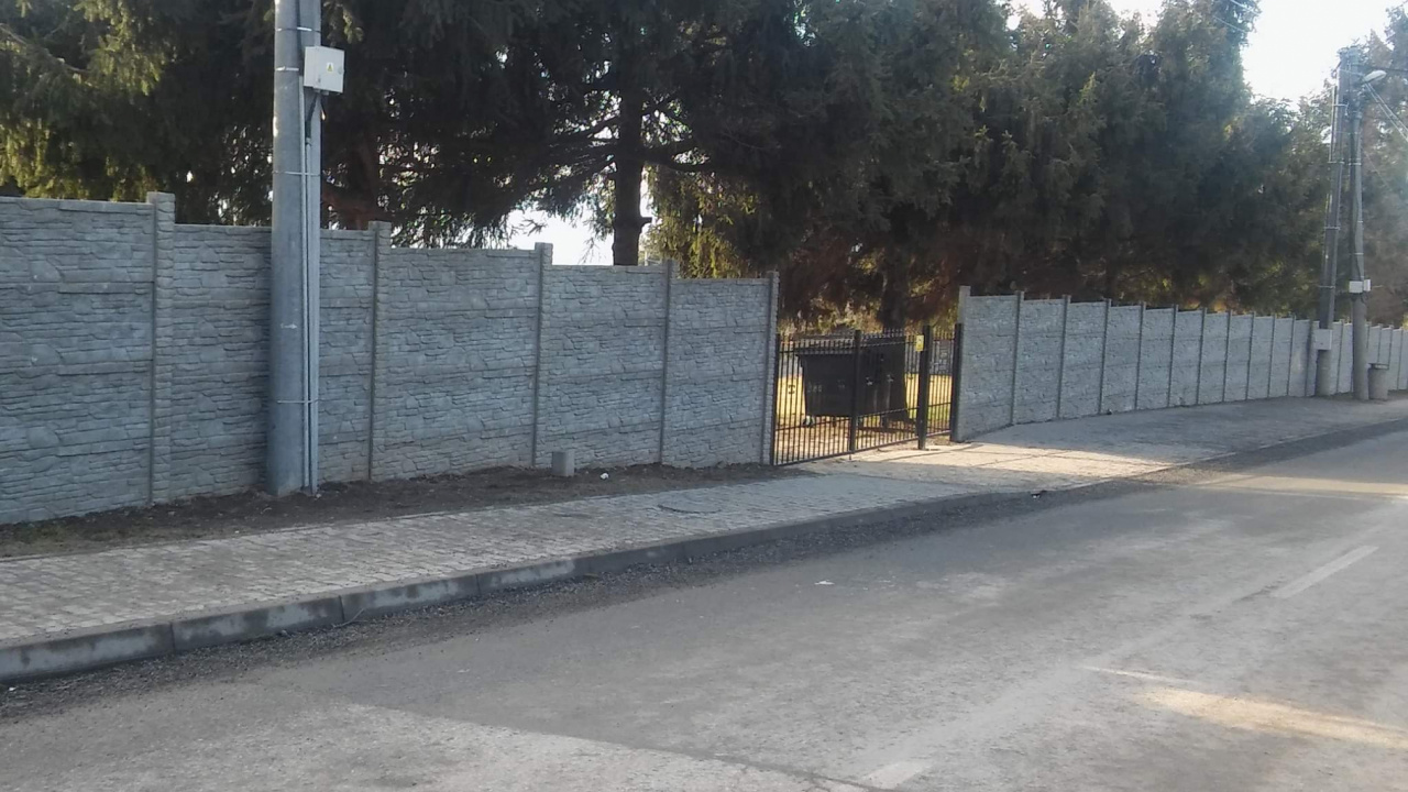 Cintorín Žehňa – plot, Dom smútku Cintorín Žehňa – plot, Dom smútku