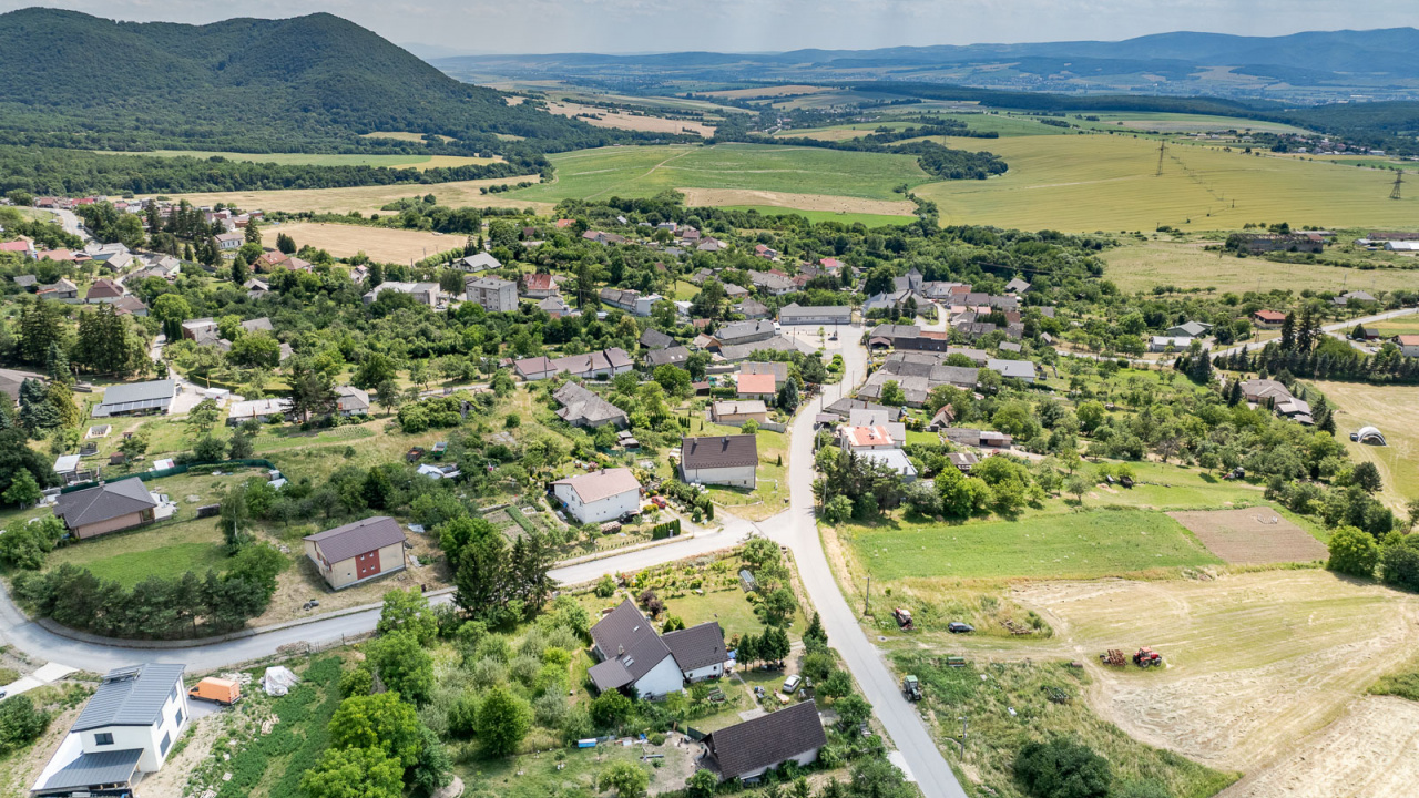 Letecké zábery Letecké zábery pre obec vytvorené spoločnosťou Webex.digital s.r.o. v júni 2025 Letecké zábery Letecké zábery pre obec vytvorené spoločnosťou Webex.digital s.r.o. v júni 2025